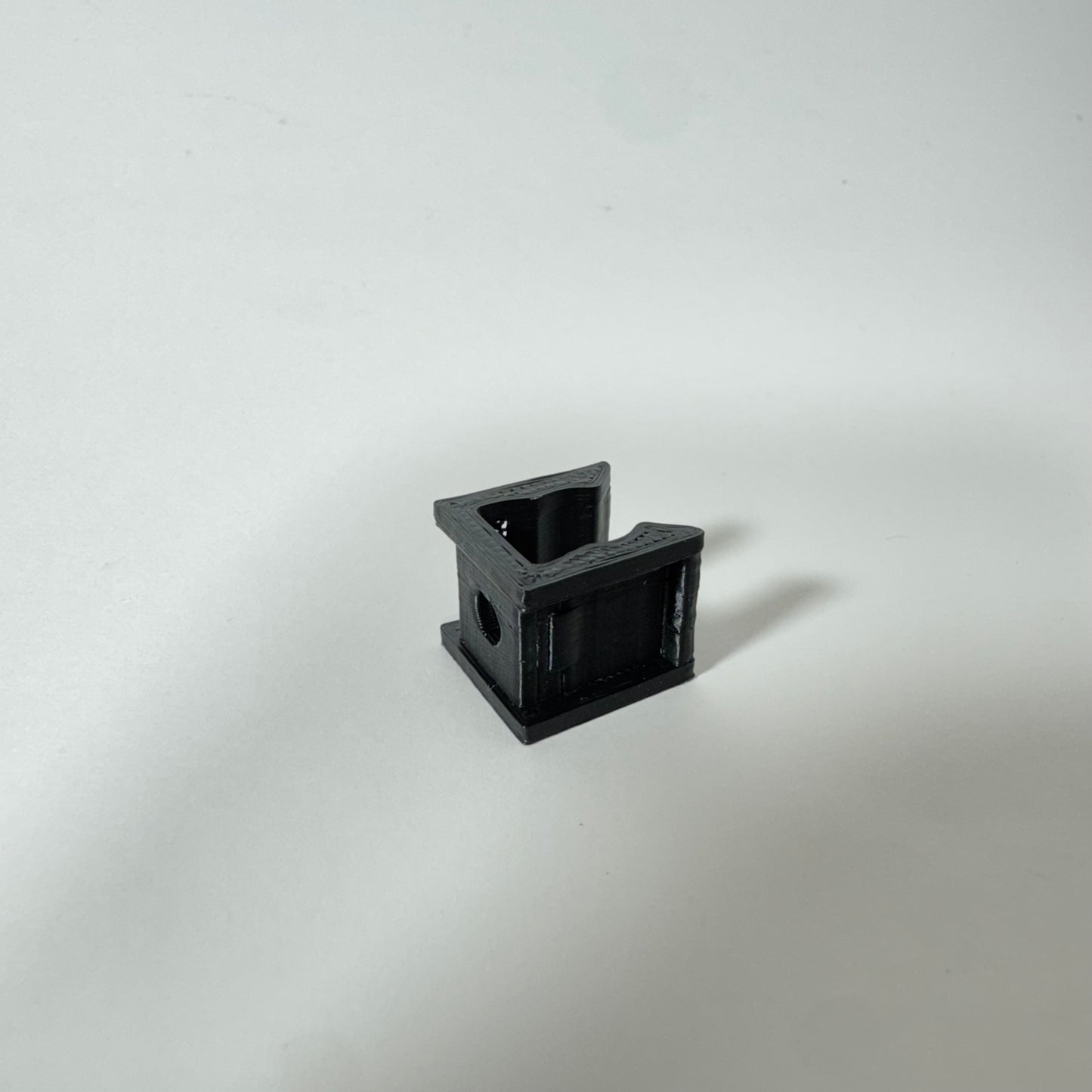 Replacement parcel shelf clip for 1996-2000 Honda Civic, perfect for securing the trunk shelf.