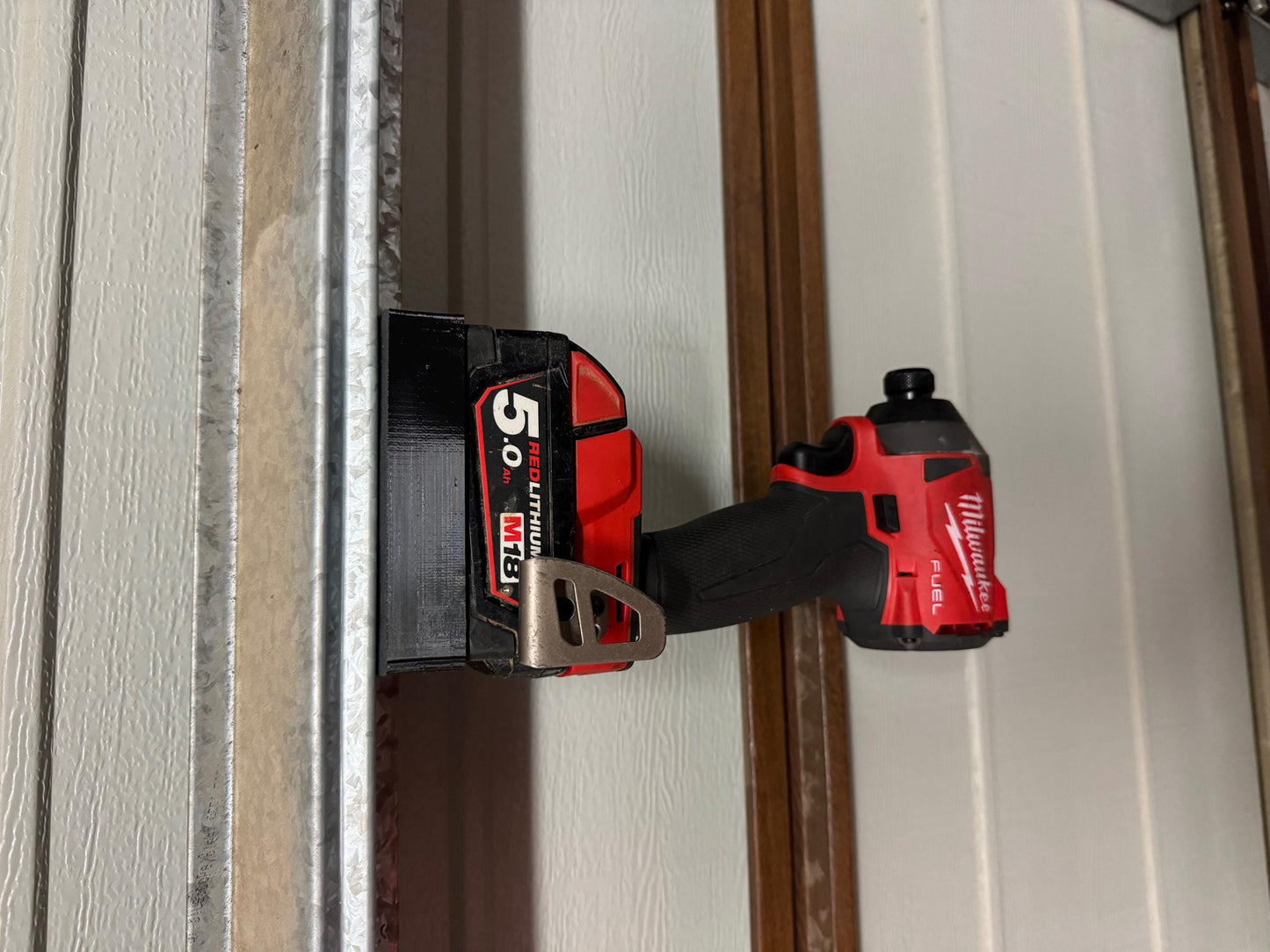 Milwaukee M18 5.0Ah magnetic battery base