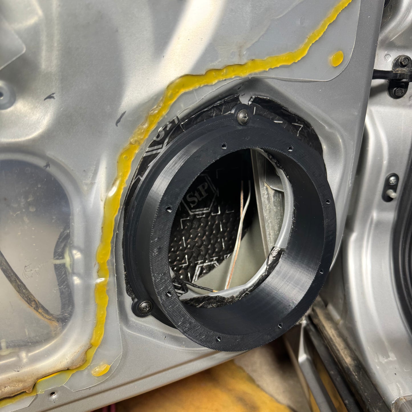 Custom 6.5-inch speaker pods for Holden Commodore VT-VZ (1997-2007) offering a direct fit and enhanced audio experience.