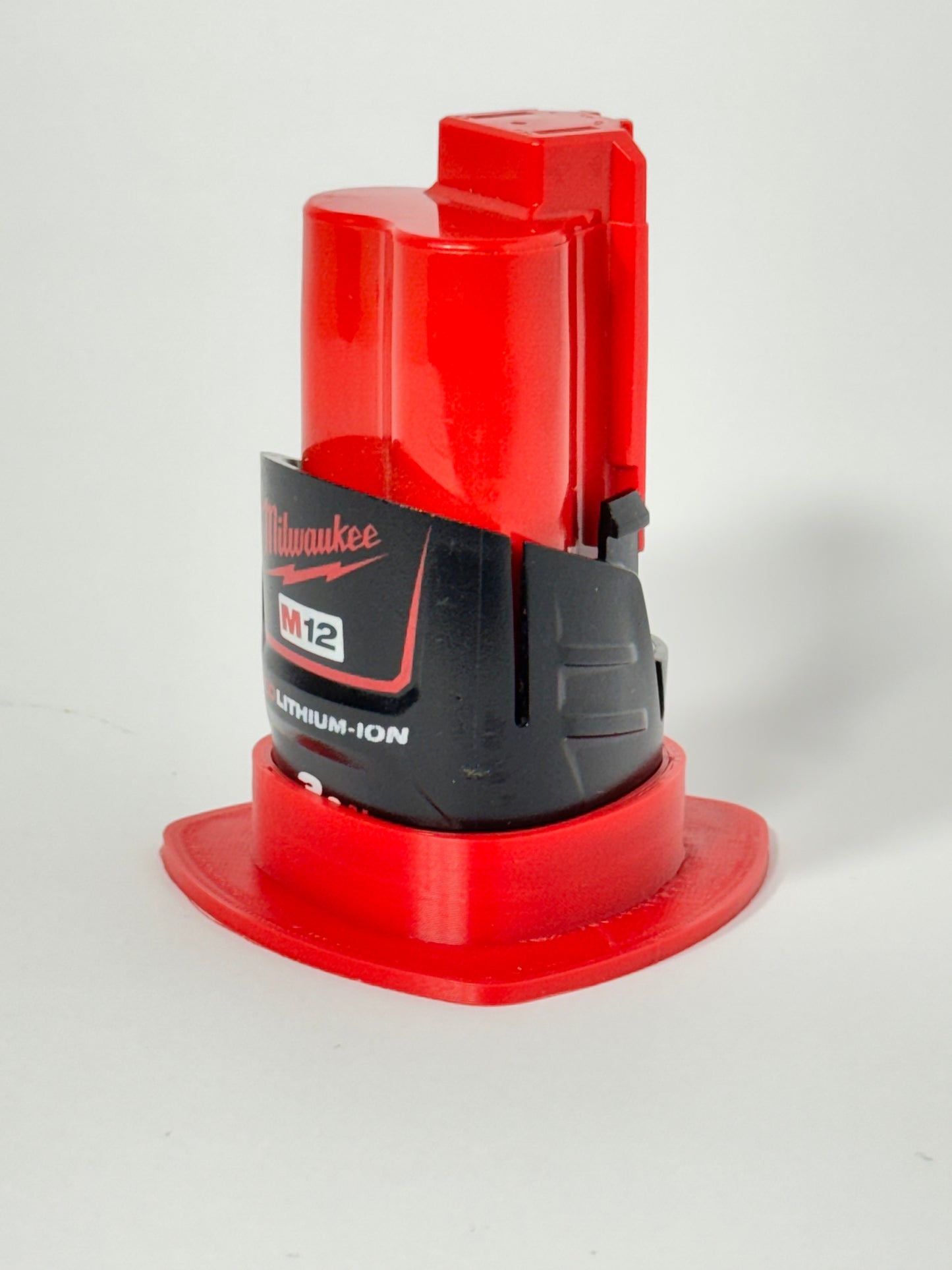 Battery holder with magnetic base for Milwaukee M12, perfect for organizing your workspace and tool storage.