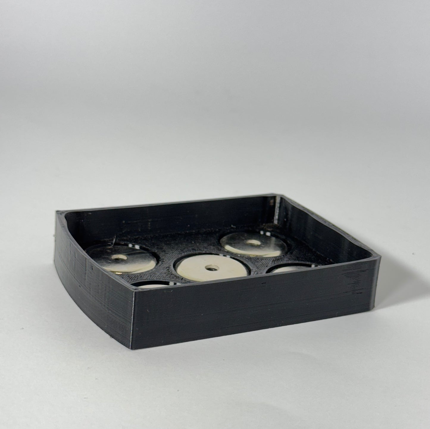 Magnetic base for Milwaukee M18 batteries, made from shatterproof TPU for secure tool storage on metal surfaces.