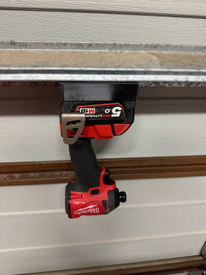 TPU magnetic base for Milwaukee M18 batteries, providing durable storage and tool mounting solutions on metal surfaces.