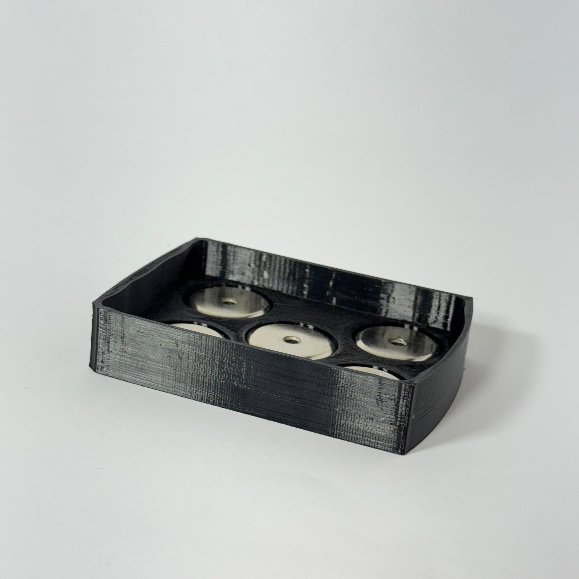 Durable magnetic base for Milwaukee M18 batteries, perfect for organizing tools with shatterproof TPU construction.
